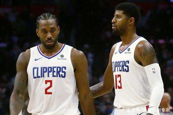 詹姆斯：我在季前赛坐板凳席上吃个水果 都被前湖人球员批评